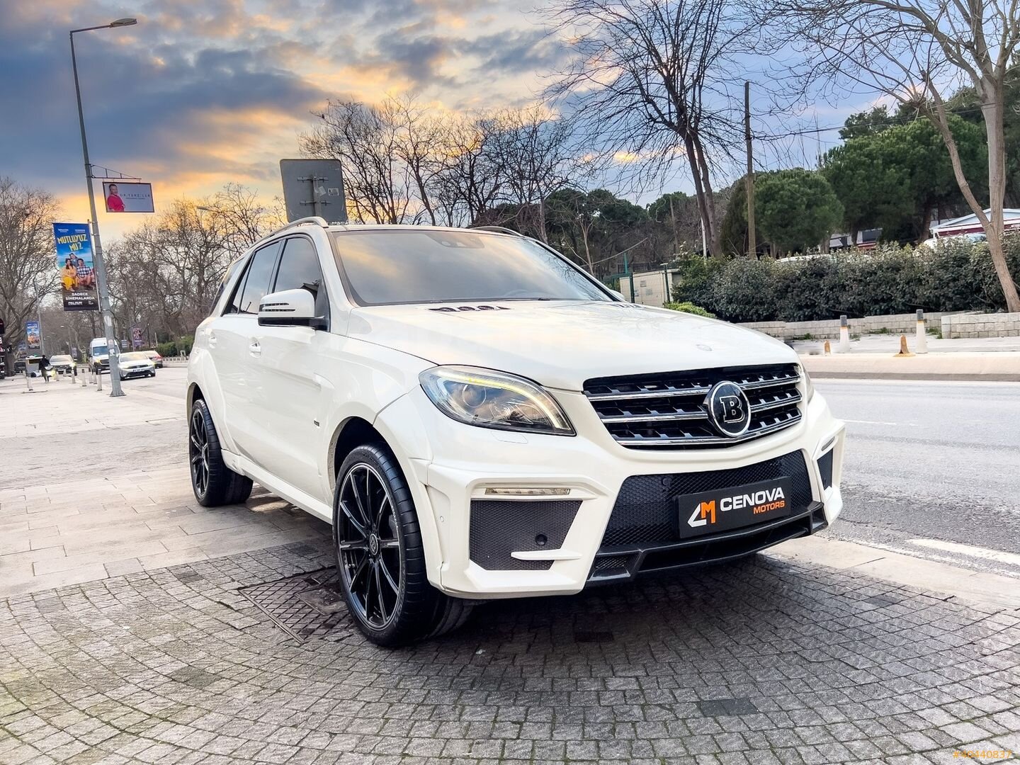 Galeriden Mercedes - Benz ML 63 AMG 2012 Model İstanbul 107.000 km Beyaz 3