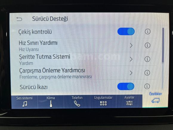 otomobil Ford Tourneo Courier Kombi 1.5 EcoBlue Deluxe