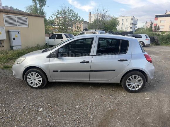 Galeriden Renault Clio 1.5 dCi Authentique 2010 Model İzmir