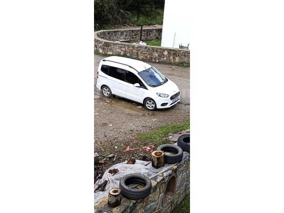 Sahibinden Ford Tourneo Courier 1.5 TDCi Black Line 2020 Model  77.000 km Beyaz
