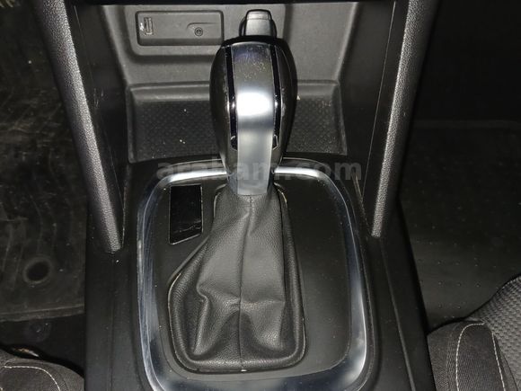 otomobil Renault Megane 1.5 BluedCi Joy EDC (E)