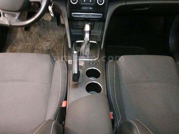 otomobil Renault Megane 1.5 BluedCi Joy EDC (E)