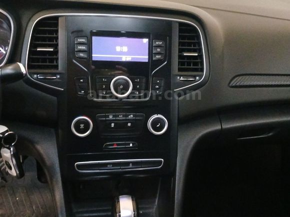 otomobil Renault Megane 1.5 BluedCi Joy EDC (E)
