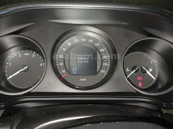 otomobil Renault Megane 1.5 BluedCi Joy EDC (E)