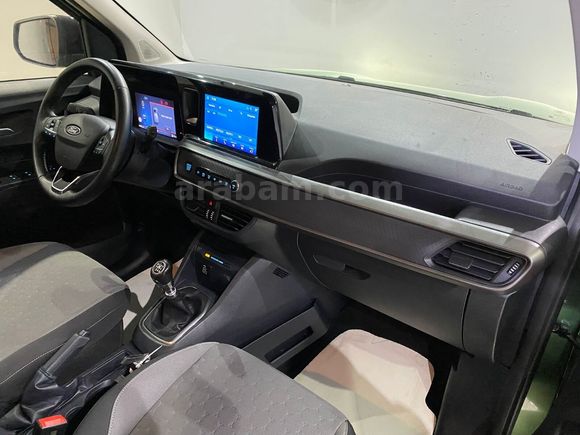 otomobil Ford Tourneo Courier 1.5 EcoBlue Titanium