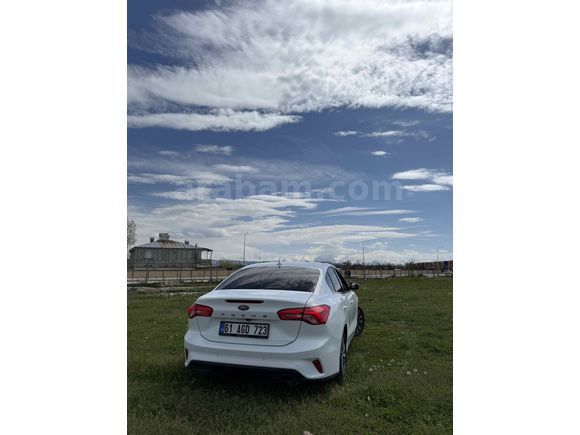 Sahibinden Ford Focus 1.5 Ti-VCT Titanium 2023 Model 