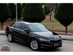İLK SAHİBNDEN 2025 SKODA OCTAVİA 1.5MHEV PREMİUM BOYASIZ % 20KDV
