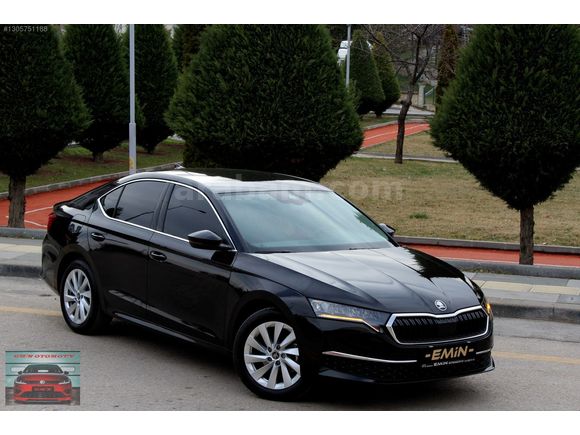 İLK SAHİBNDEN 2025 SKODA OCTAVİA 1.5MHEV PREMİUM BOYASIZ % 20KDV
