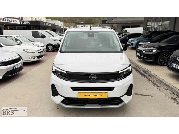2025 OPEL COMBO 1.5D ULTİMATE CAM TAVAN HATASIZ