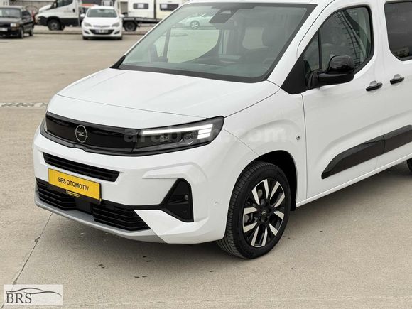 2025 OPEL COMBO 1.5D ULTİMATE CAM TAVAN HATASIZ