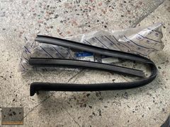 HYUNDAİ STAREX SOL ARKA KAPI ÜST LASTİĞİ 83150-4H001 SIFIR ORİJİ