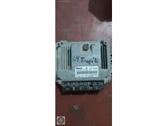 Renault trafic vivaro 1.9 motor beyni 0 281 011 759