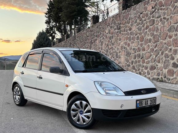 Ford Fiesta 1.4 Comfort 2004 Model 