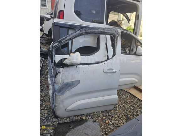 OPEL COMBO E KAPI KAPUT TAMPON FAR PANJUR ŞASE ÇEYREK ÇIKMA PA