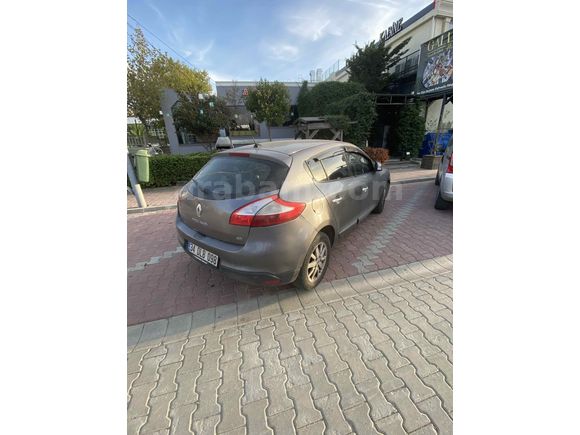 Sahibinden Renault Megane 1.5 dCi Dynamique 2011 Model  290.000 km Gri
