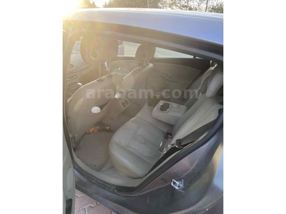 Sahibinden Renault Megane 1.5 dCi Dynamique 2011 Model  290.000 km Gri