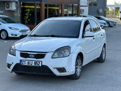 MURAT_ÖZGÜVEN'DEN TEMİZ 2011  KİA RİO 1,4 SEDAN