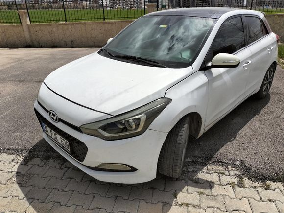 Sahibinden Hyundai i20 1.2 MPI Elite 2016 Model  175.000 km Beyaz