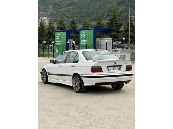 AUTO İFÖ'DEN BMW 320İ MANUEL EXTRALI DOLU TEMİZ