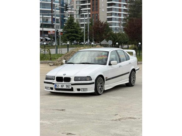 AUTO İFÖ'DEN BMW 320İ MANUEL EXTRALI DOLU TEMİZ