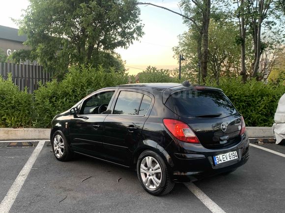 OPEL YETKİLİ SERVİS USTASINDAN TEMİZ CORSA