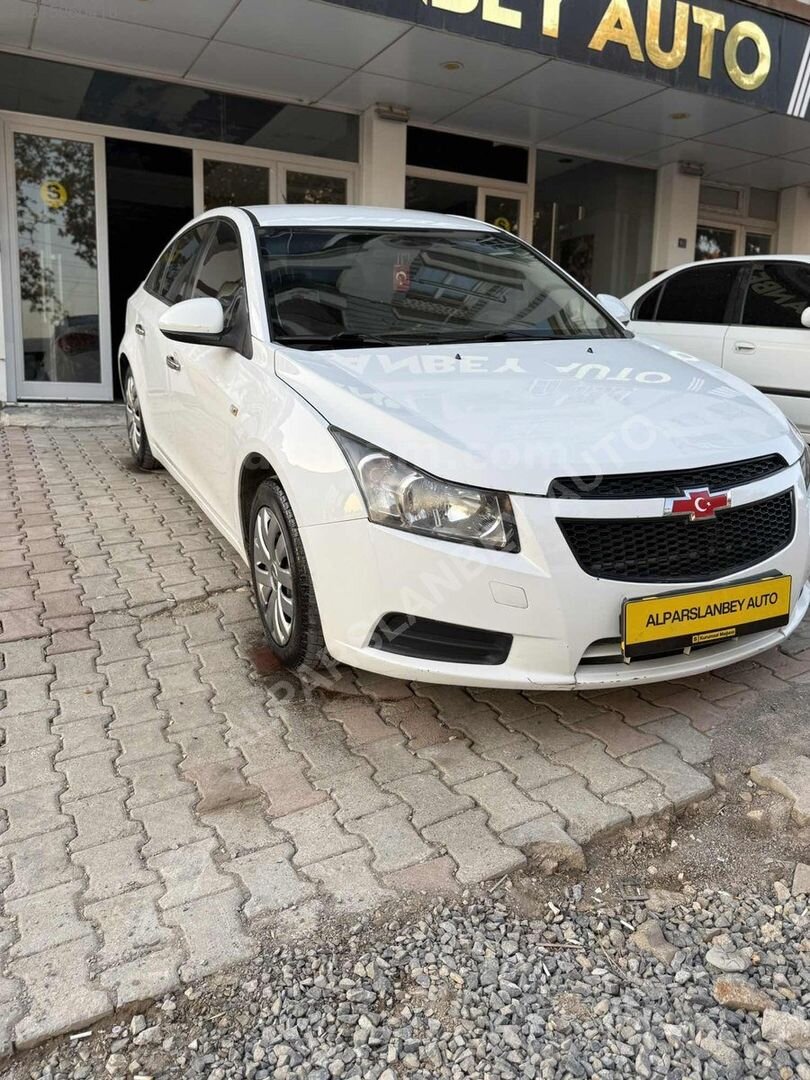 Galeriden Chevrolet Cruze 1.6 LS 2010 Model Kahramanmaraş 178.000 km Beyaz 3