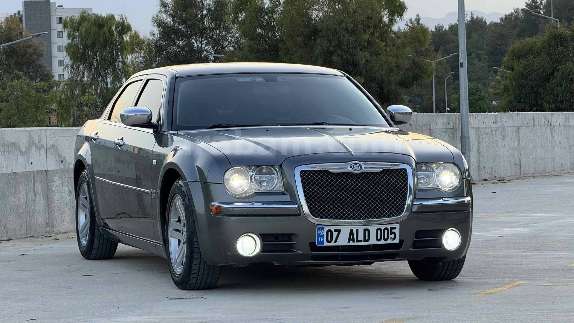 Galeriden Chrysler 300 C 3.0 CRD 2007 Model Antalya 245.000 km Gri (titanyum) 4