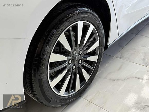 AKBAŞ PLAZA'DAN 2023 FORD FOCUS BOYASIZZ FULL SERVİS BAKIMLI