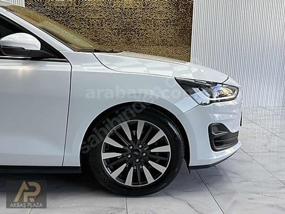 AKBAŞ PLAZA'DAN 2023 FORD FOCUS BOYASIZZ FULL SERVİS BAKIMLI