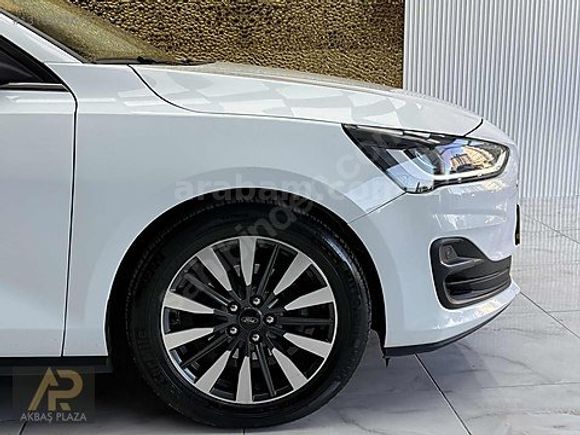 AKBAŞ PLAZA'DAN 2023 FORD FOCUS BOYASIZZ FULL SERVİS BAKIMLI