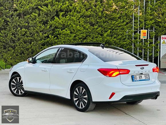 2025 MODEL FOCUS 1.5 ECOBLUE CAM TAVAN FULL 13 BİN KM DE