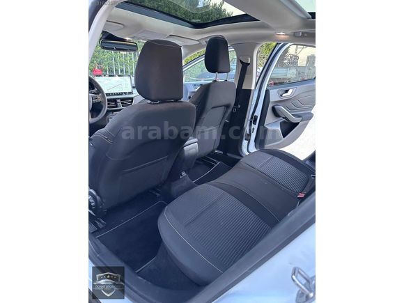 2025 MODEL FOCUS 1.5 ECOBLUE CAM TAVAN FULL 13 BİN KM DE