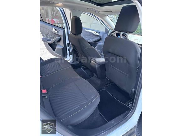 2025 MODEL FOCUS 1.5 ECOBLUE CAM TAVAN FULL 13 BİN KM DE