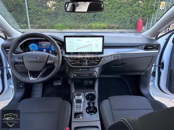 2025 MODEL FOCUS 1.5 ECOBLUE CAM TAVAN FULL 13 BİN KM DE