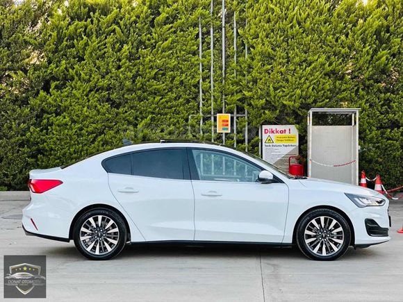 2025 MODEL FOCUS 1.5 ECOBLUE CAM TAVAN FULL 13 BİN KM DE