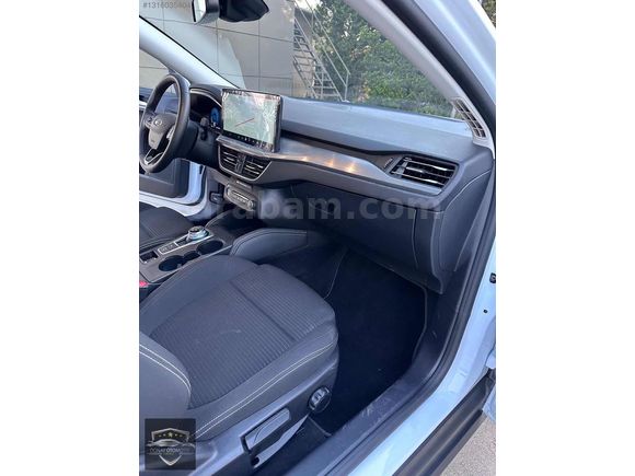 2025 MODEL FOCUS 1.5 ECOBLUE CAM TAVAN FULL 13 BİN KM DE