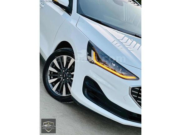 2025 MODEL FOCUS 1.5 ECOBLUE CAM TAVAN FULL 13 BİN KM DE