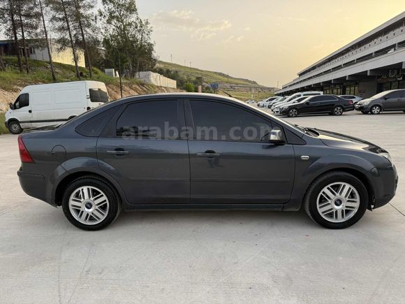 FORD FOCUS GHİA EN DOLUSU ÇOK TEMİZ ACİLL