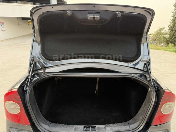 FORD FOCUS GHİA EN DOLUSU ÇOK TEMİZ ACİLL