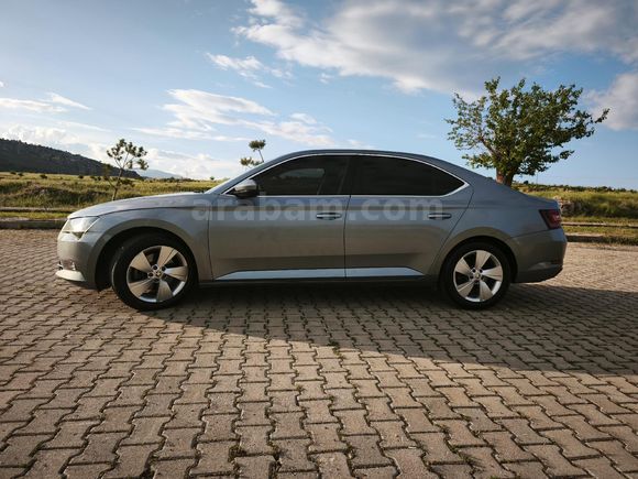 Sahibinden Skoda SuperB 1.6 TDI Style 2018 Model  180.000 km Gri