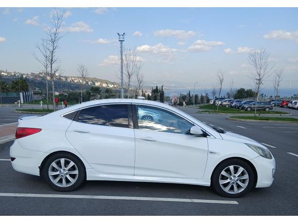 Sahibinden OTOMATİK Hyundai Accent Blue 1.6 CRDI Mode Plus 2016 Model  230.000 km Beyaz