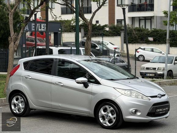 FORD FİESTA TİTANİUM OTOMATİK DÜŞÜK KM