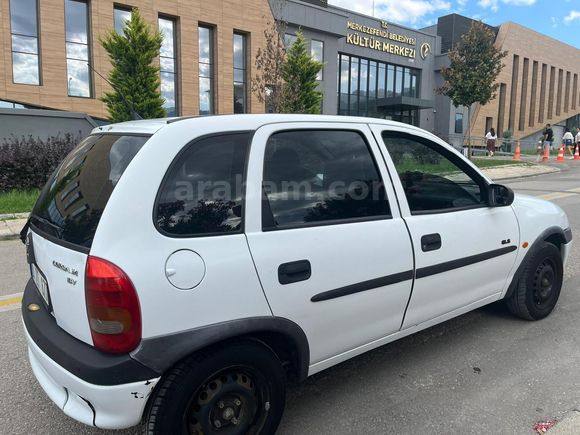 Sahibinden Opel Corsa 1.4 GLS 99 Model  140.000 km Beyaz