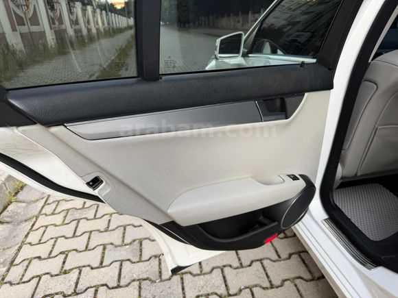 ÖZCAR 'dan BAKIMLI - C 180 / 7G TRONIC /ÇİFT CAM TAVAN/168.oookm