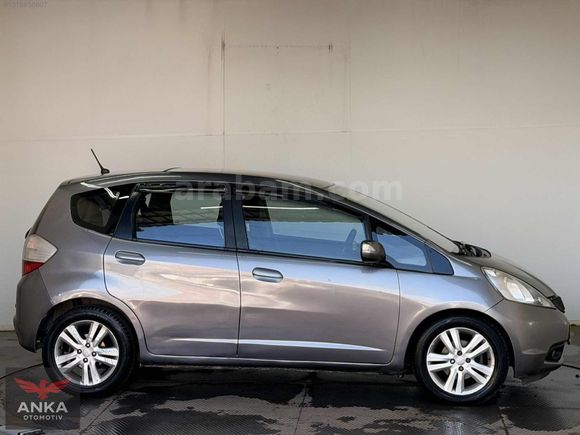 2011 MODEL FULL + FULL CAM TAVANLI HONDA JAZZ AĞIR HASARLI