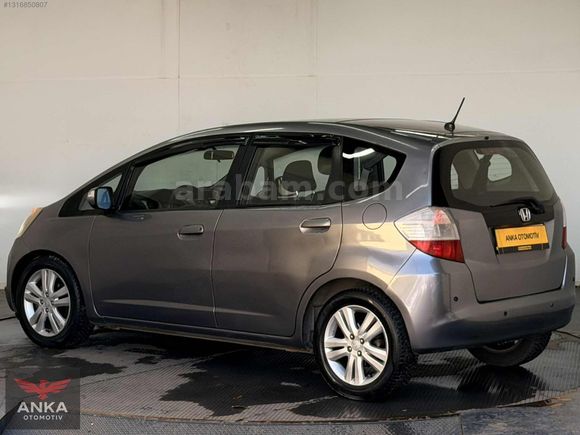 2011 MODEL FULL + FULL CAM TAVANLI HONDA JAZZ AĞIR HASARLI