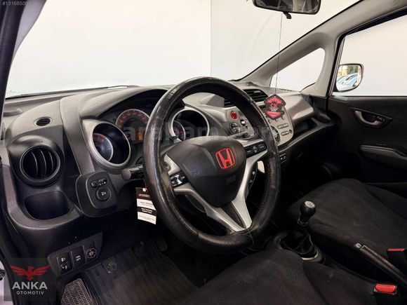 2011 MODEL FULL + FULL CAM TAVANLI HONDA JAZZ AĞIR HASARLI