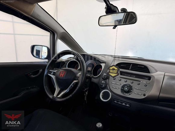 2011 MODEL FULL + FULL CAM TAVANLI HONDA JAZZ AĞIR HASARLI