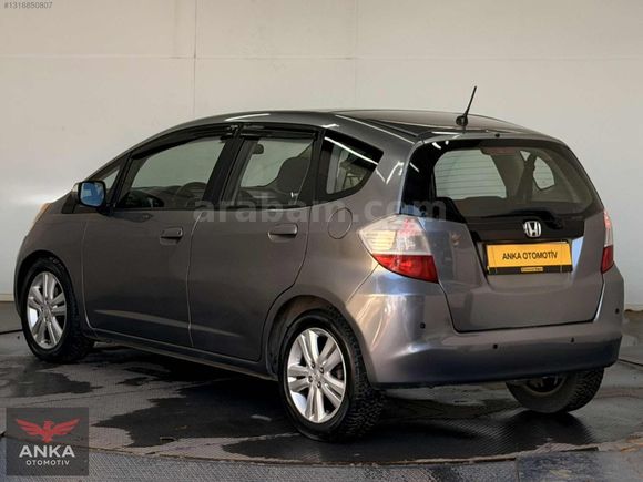 2011 MODEL FULL + FULL CAM TAVANLI HONDA JAZZ AĞIR HASARLI