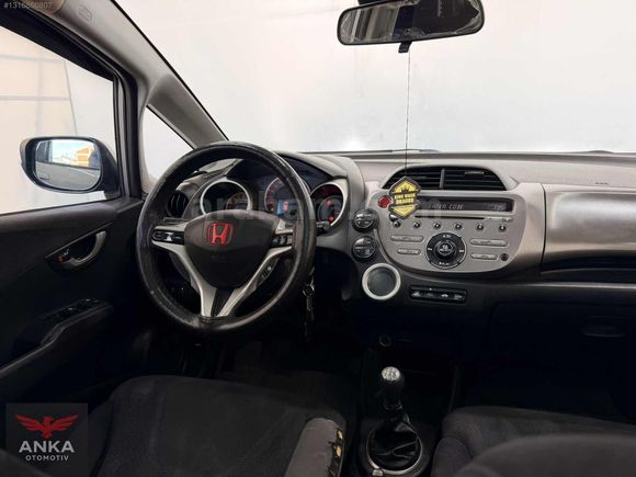 2011 MODEL FULL + FULL CAM TAVANLI HONDA JAZZ AĞIR HASARLI